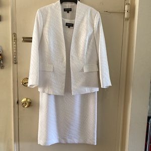 NWT 2 piece suit John Meyer size 6 white dress & jacket. Absolutely stunning.